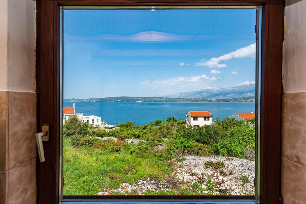 Apartment Sea And Mountain With Pool Novigrad  Rum bild