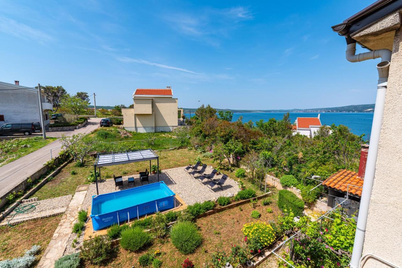 Apartment Sea And Mountain With Pool Novigrad  Rum bild