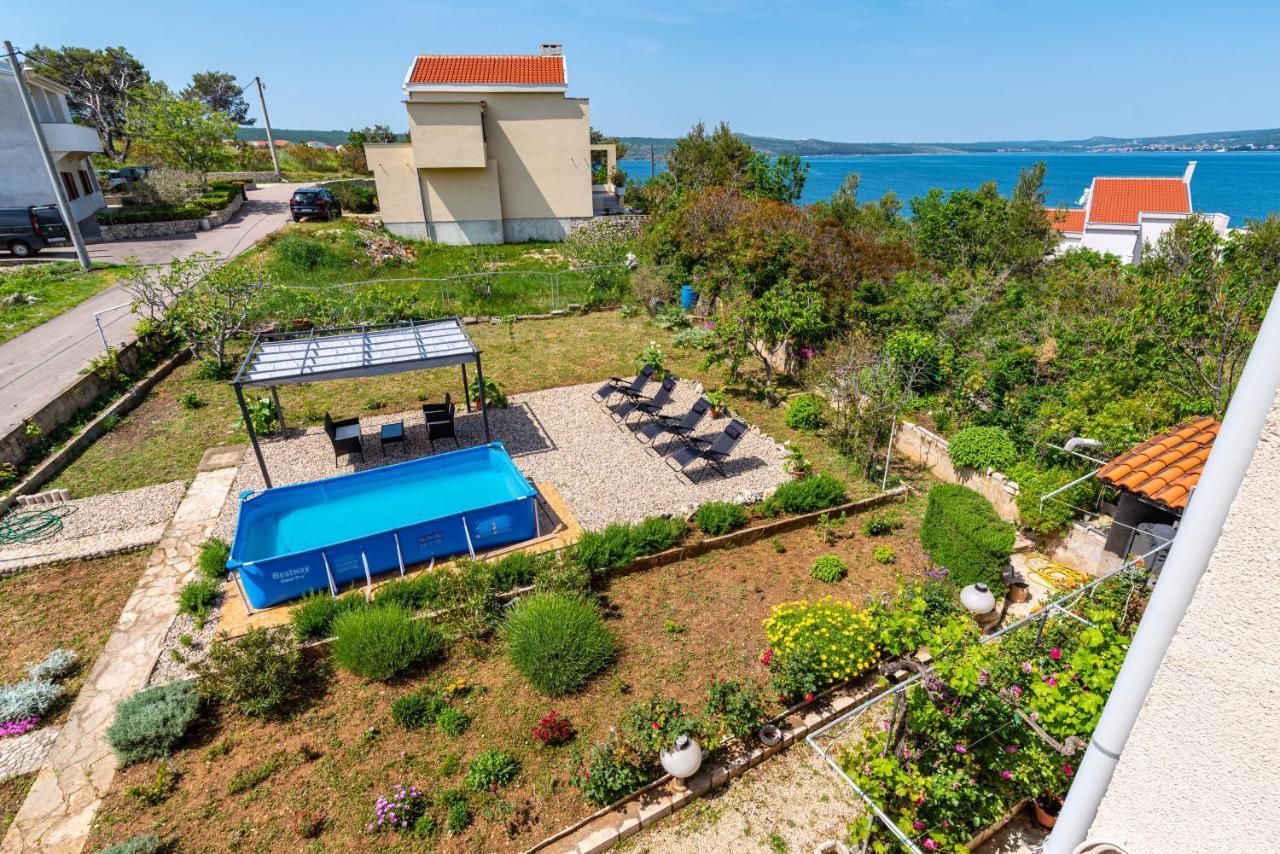 Apartment Sea And Mountain With Pool Novigrad  Rum bild