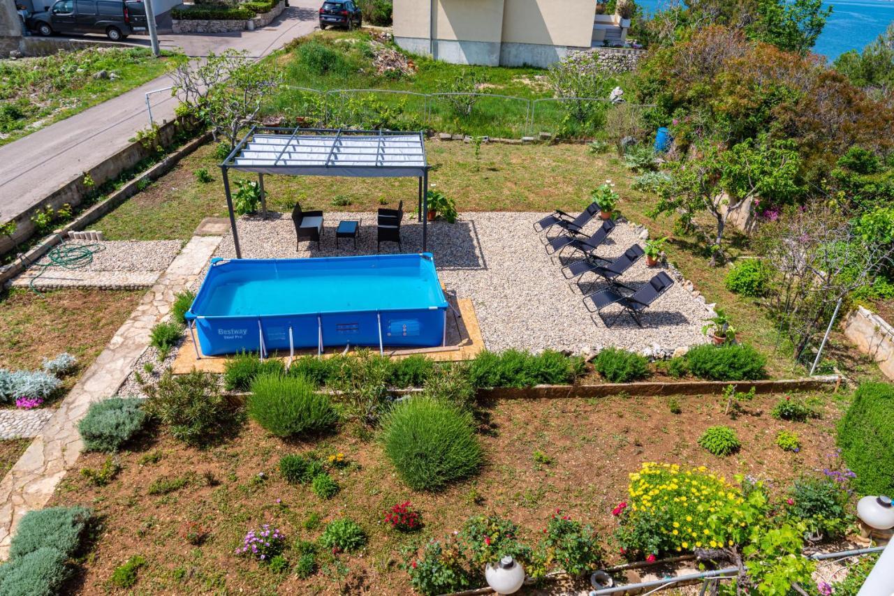 Apartment Sea And Mountain With Pool Novigrad  Rum bild