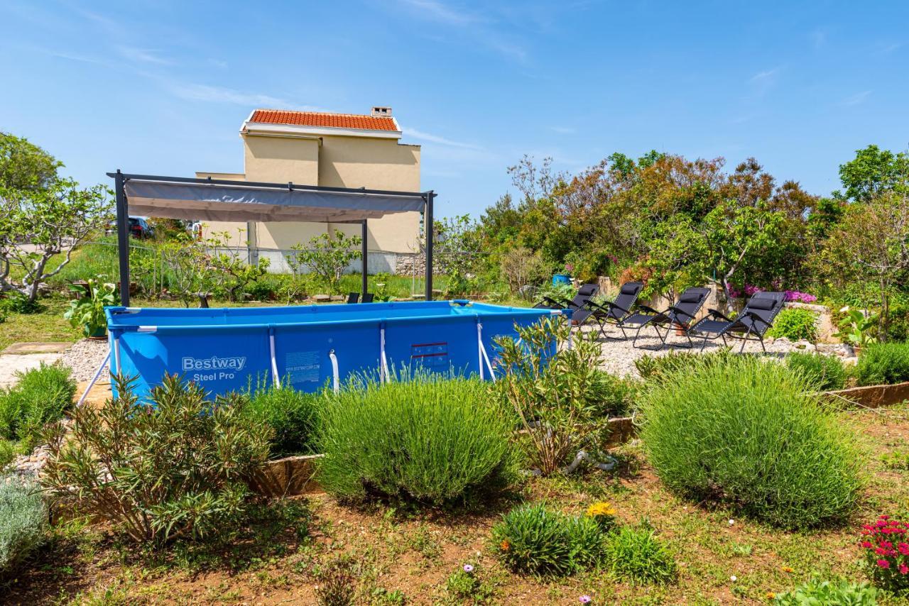 Apartment Sea And Mountain With Pool Novigrad  Exteriör bild
